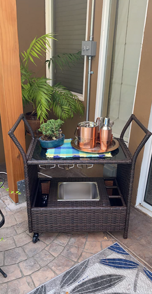 Outdoor Wicker Bar Cart,Rolling Patio Wine Cart with Ice Bucket,Glass Countertop