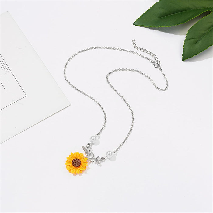 Pearl Pendant Necklace Gold Silver Plated Handmade Sweet Summer Resin Daisy Flower with Leaf, Silver