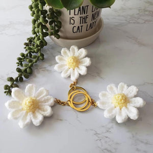 Cute Daisy Keychain,Crochet Flower Bag Charms for Women Handmade Floral Keyring Decor Gifts Purse Accessories