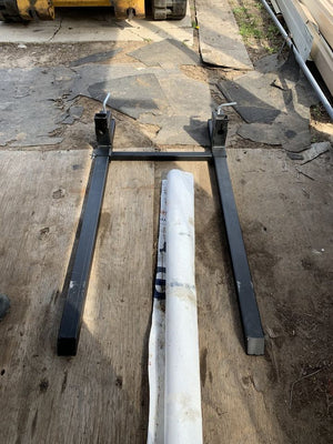 Pallet Forks 2000 lbs Adjustable Stabilizer Bar Loaders, Tractors, Skid Steers Bucket Mounted 43"