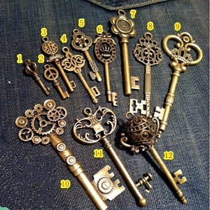46PCS Antique Bronze Vintage Keys Charm Set