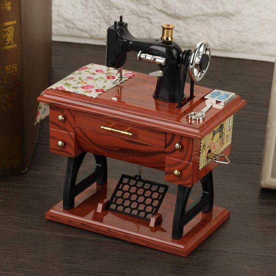 Sewing Machine Mini Music Box, European Retro Sewing Clockwork