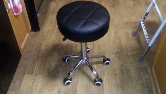 ✨ NEW ✨ Round Rolling Stool Chair Height Adjustable Swivel with Wheels (Black)