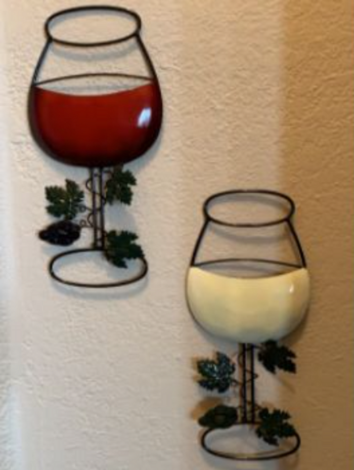 Pack of 2 Vintage Red & White Glasses Metal Decoration for Home Kitchen w/ Hanging Hooks
