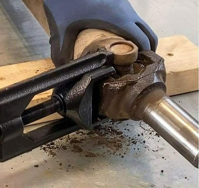 ❗NEW❗ 10105 U-Joint Puller Press Removal Tool for Light Duty Class 1-3 Universal