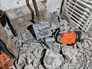 Electric Jack Hammer Demolition Concrete Breaker 2200W 1400BPM Flat and Bull Point Chisel *New*