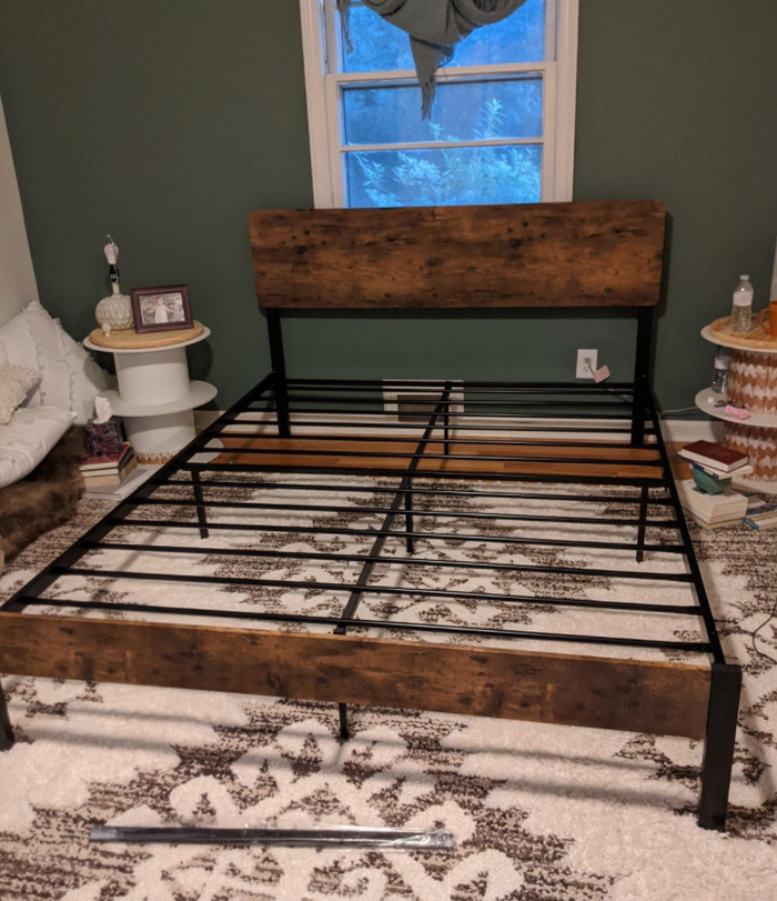 Queen Size Vintage Style Metal Bed Frame with Wooden Headboard
